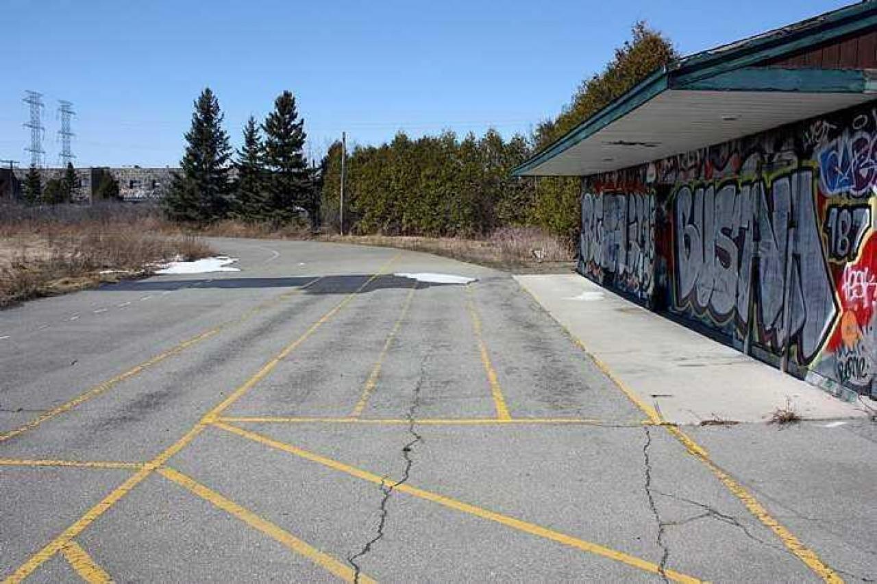 April 2015 - Thunderbird-Down20.jpg