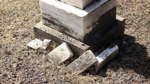 April 2015 - North-Rideau-Methodist-Cemetery11.jpg