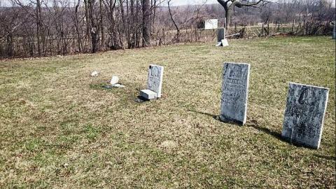 April 2015 - Fort-Erie-Coloured-Cemetery15.jpg