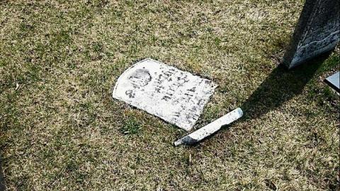April 2015 - Fort-Erie-Coloured-Cemetery16.jpg
