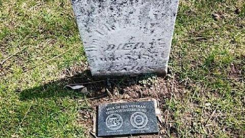 April 2015 - Fort-Erie-Coloured-Cemetery18.jpg