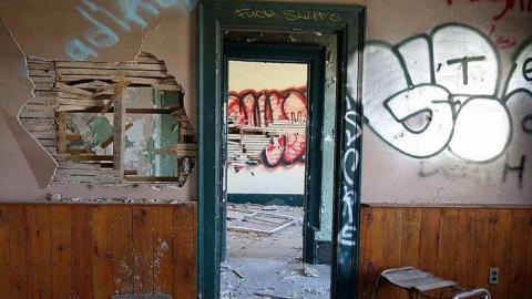 Boardless April '15 - Rockwood-Farm-House2.jpg