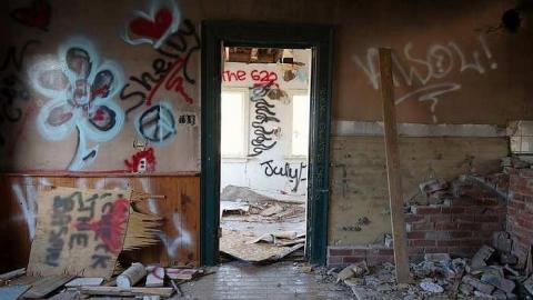 Boardless April '15 - Rockwood-Farm-House23.jpg