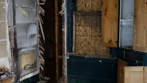 Boardless April '15 - Rockwood-Farm-House6.jpg