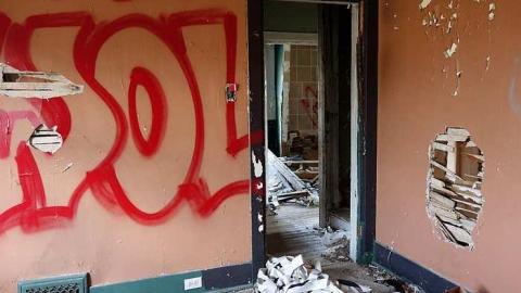 Boardless April '15 - Rockwood-Farm-House7.jpg