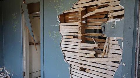 Boardless April '15 - Rockwood-Farm-House9.jpg