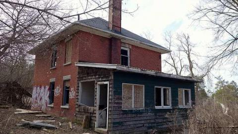 Boardless April '15 - Rockwood-Farm-House46.jpg