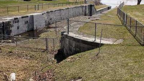 Carillon Canal - Ottawa-River-Military-Canals4.jpg