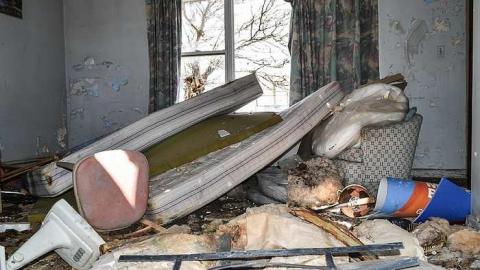 Stop 50 - Stop-50-Truck-Stop89.jpg