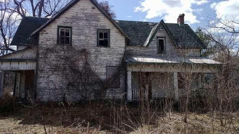 Throughout - Long-Island-in-Manotick76.jpg