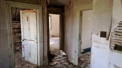 Throughout - Long-Island-in-Manotick71.jpg