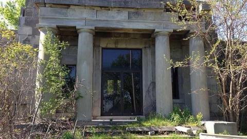2015 - Port-Dover-Mausoleum3.jpg