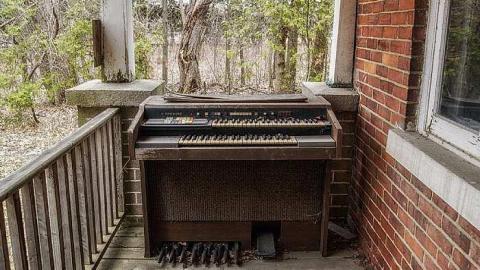 April 2015 - Sideroad-Sanity23.jpg