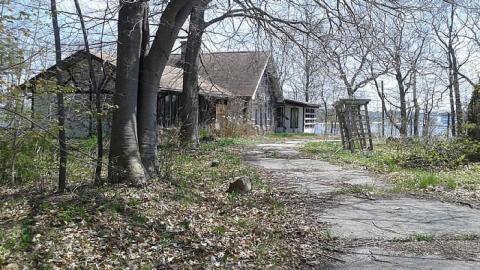 Waterfront  - Long-forgotten-beauty94.jpg