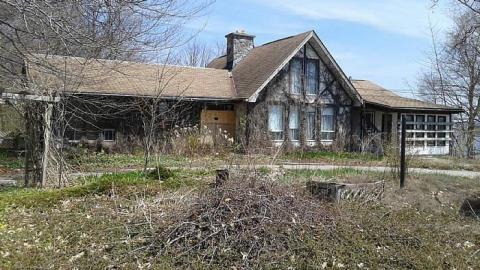 Waterfront  - Long-forgotten-beauty95.jpg