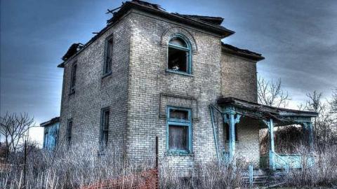 Topless & Covered In Brown Goo - Apple-Orchard-House2.jpg