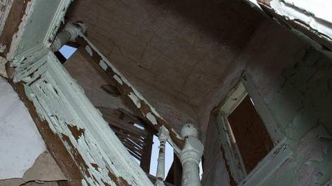 Topless & Covered In Brown Goo - Apple-Orchard-House8.jpg