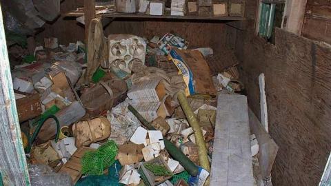 Topless & Covered In Brown Goo - Apple-Orchard-House6.jpg