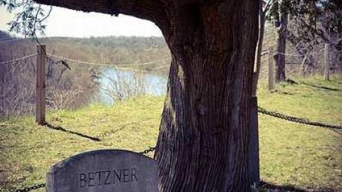 Pioneer Memorial Tower - Pioneer-Tower-Graveyard7.jpg