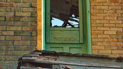 Topless & Covered In Brown Goo - Apple-Orchard-House10.jpg