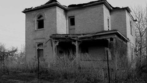 Topless & Covered In Brown Goo - Apple-Orchard-House12.jpg