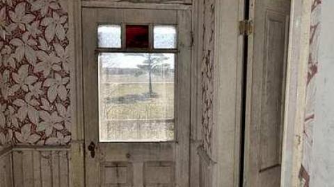 April 2015 - Hung-Up-On-Line-895.jpg