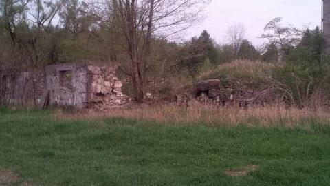 Photo from May 2015: tons of graffiti :(