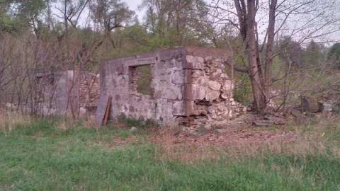 May 2015: tons of graffiti :( - Huttonville-Farm-Ruins7.jpg
