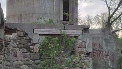 May 2015: tons of graffiti :( - Huttonville-Farm-Ruins8.jpg