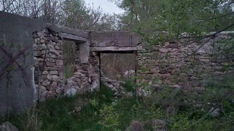 May 2015: tons of graffiti :( - Huttonville-Farm-Ruins10.jpg