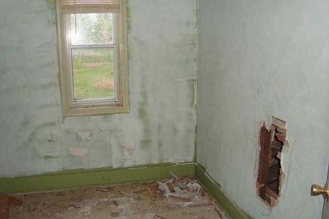 Do Not Use My Room Laurie! photo 4