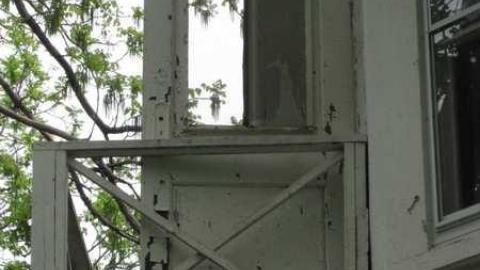 Neighbour 1 - Niagara Falls 302.jpg