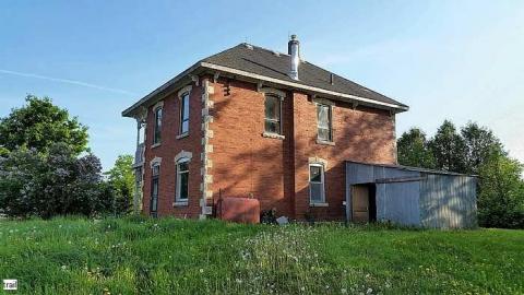 NEAT Farmhouse - Grand Valley, Ontario