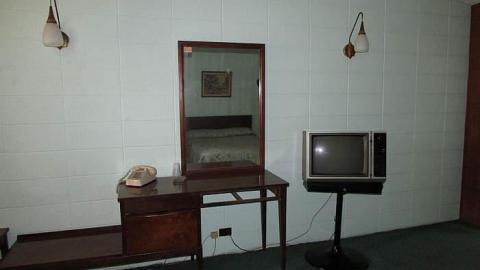 No Pets - Gateway-18.jpg