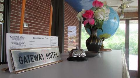 No Pets - Gateway-27.jpg