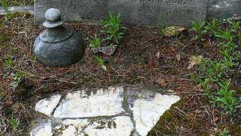 3 Graves - Three-Graves12.jpg