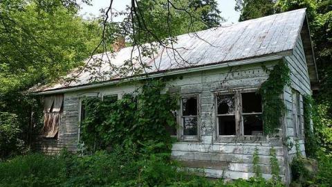 Happy Holey Chair '15 - Mother-Marys-Messy-Mansion90.jpg