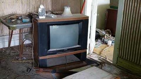 Happy Holey Chair '15 - Mother-Marys-Messy-Mansion84.jpg