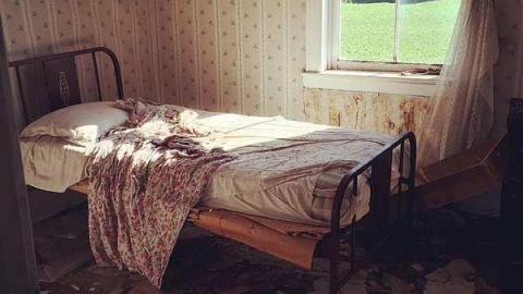 Brace yourself! - Brick-farmhouse26.jpg