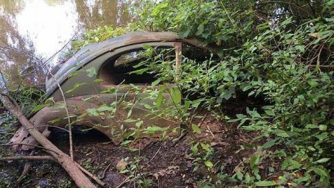 8/19/15 - Hoarders-Trash-Heap25.jpg