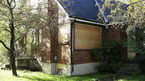 Nov 2009 - 8-Abandoned-Fanshawe-Houses23.jpg