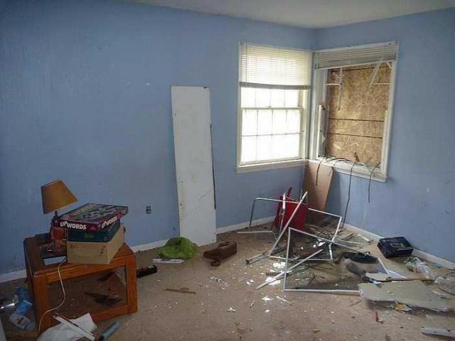 Broken Glass Broken Dreams photo 3