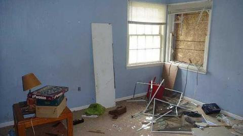 Broken Glass Broken Dreams photo 3