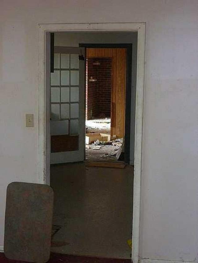 Broken Glass Broken Dreams photo 4