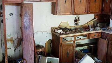 Creepily Cluttered '15 - Creepy-House38.jpg