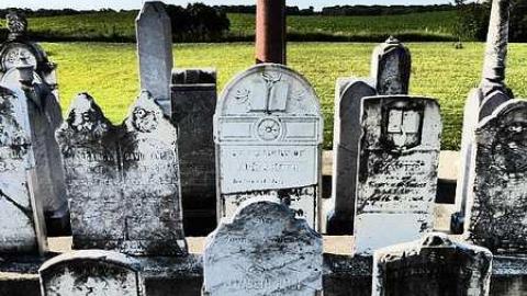 Salem  - Salem-Pioneer-Cemetery31.jpg