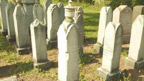 German Cross - Neustadt-Pioneer-Cemetery26.jpg