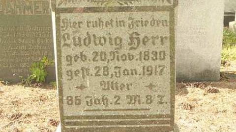 German Cross - Neustadt-Pioneer-Cemetery12.jpg