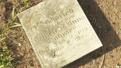 German Cross - Neustadt-Pioneer-Cemetery13.jpg