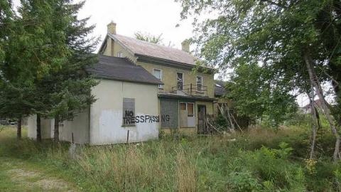 No Tresspassing - BlackBerry-House17.jpg